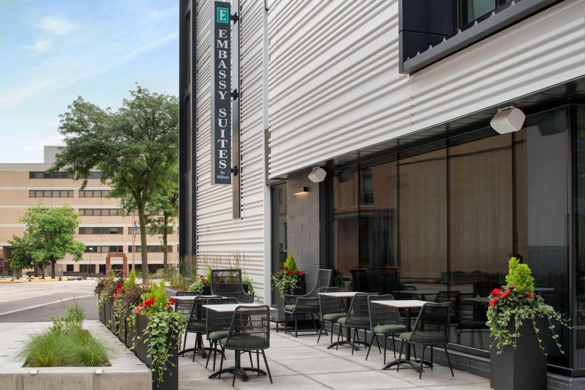 Embassy Suites By Hilton Madison Downtown Eksteriør billede